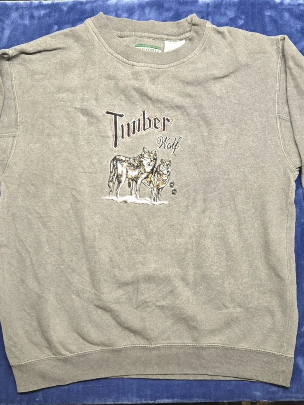 VTG Ozark trail brand timberwolf embroidered large charcoal grey pullover